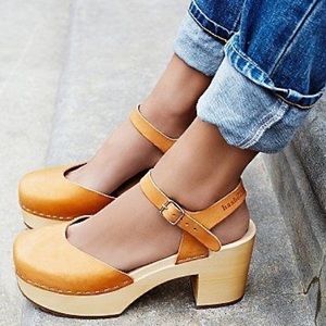 Swedish Hasbeens Krillan Clogs in Honey